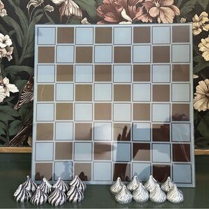 Vintage 2010 Hershey Kiss Checker Glass Board Game